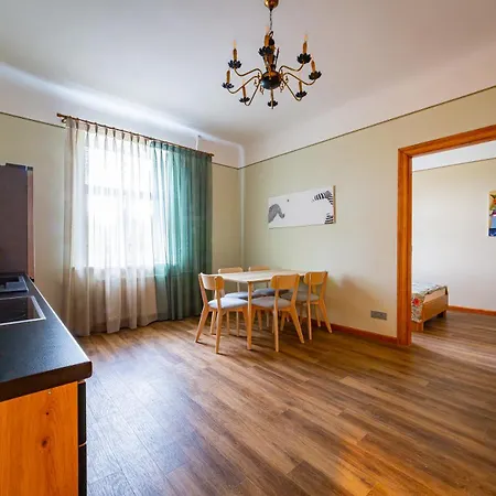 Just Renovated Stories Free Parking Apartment *