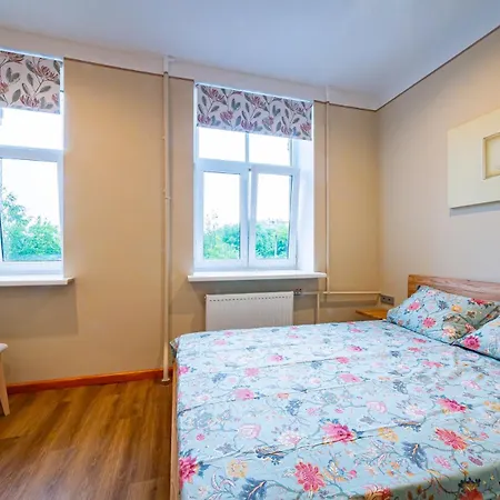 Apartment Just Renovated Stories Free Parking *