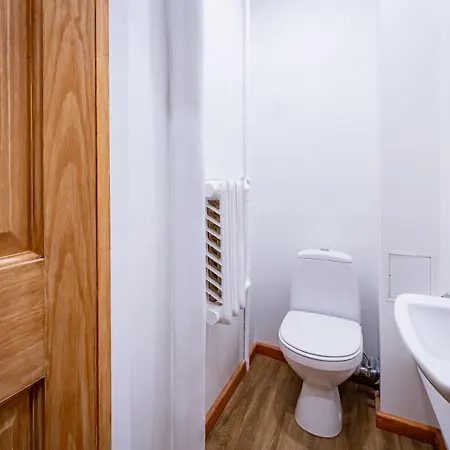 Just Renovated Stories Free Parking Daire Riga